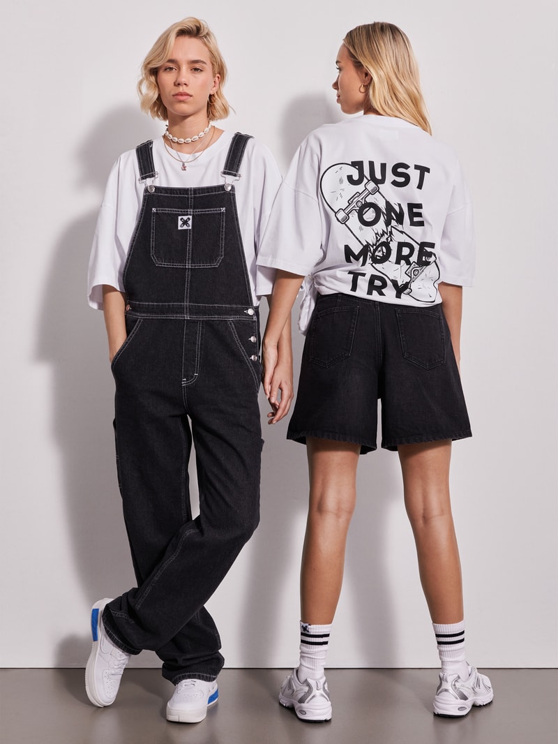 Jeansshorts mit Bundfalten - Get up the Movie x P&C in schwarz