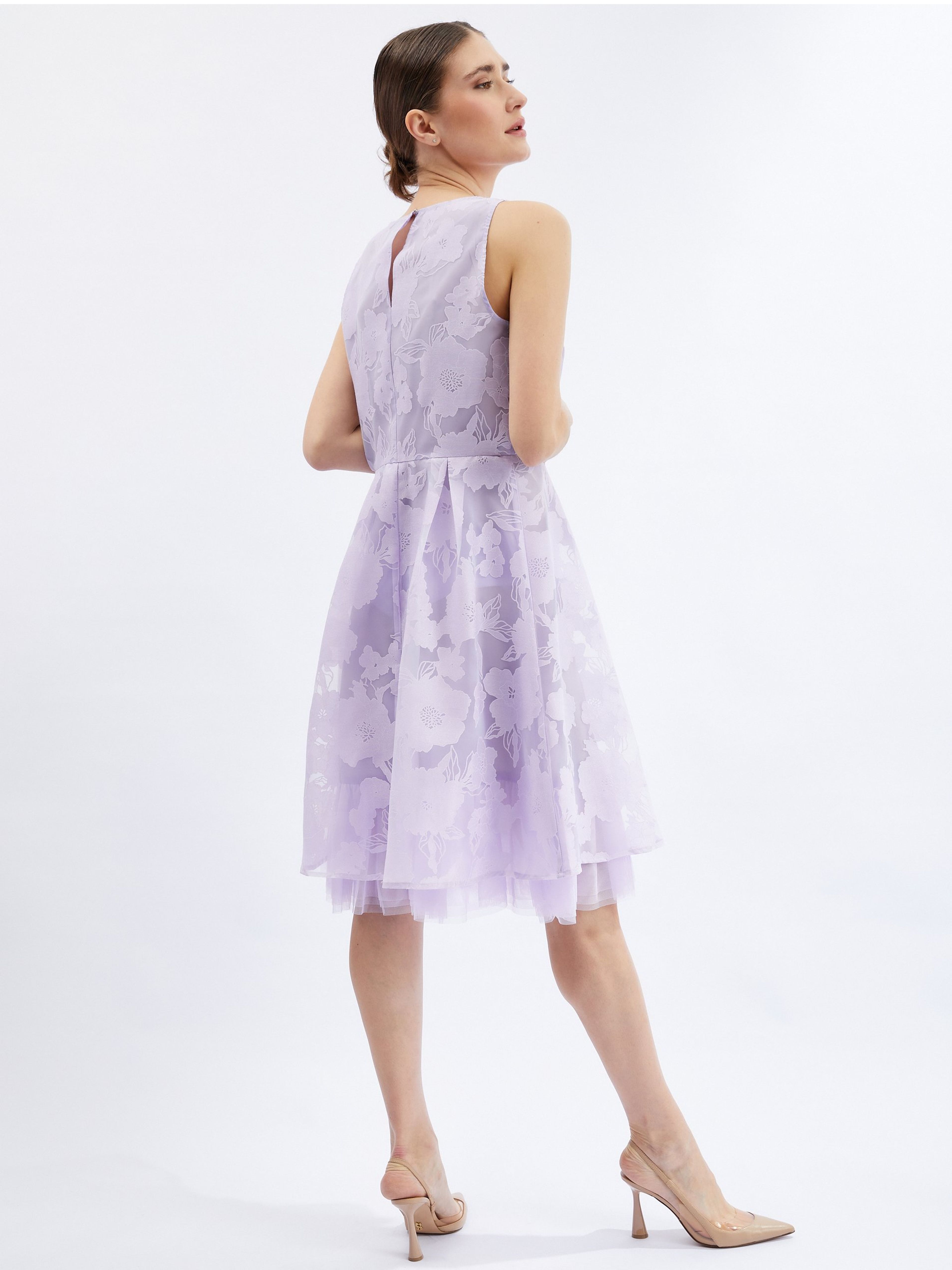 Hellviolettes Damenkleid mit dekorativen Details ORSAY