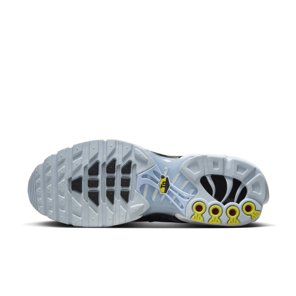 Nike Air Max Plus DM0032-008 / schwarz