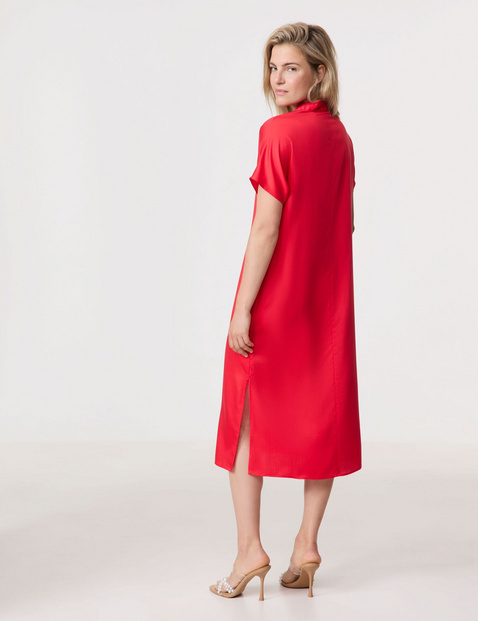 Fließendes Midikleid mit V-Ausschnitt