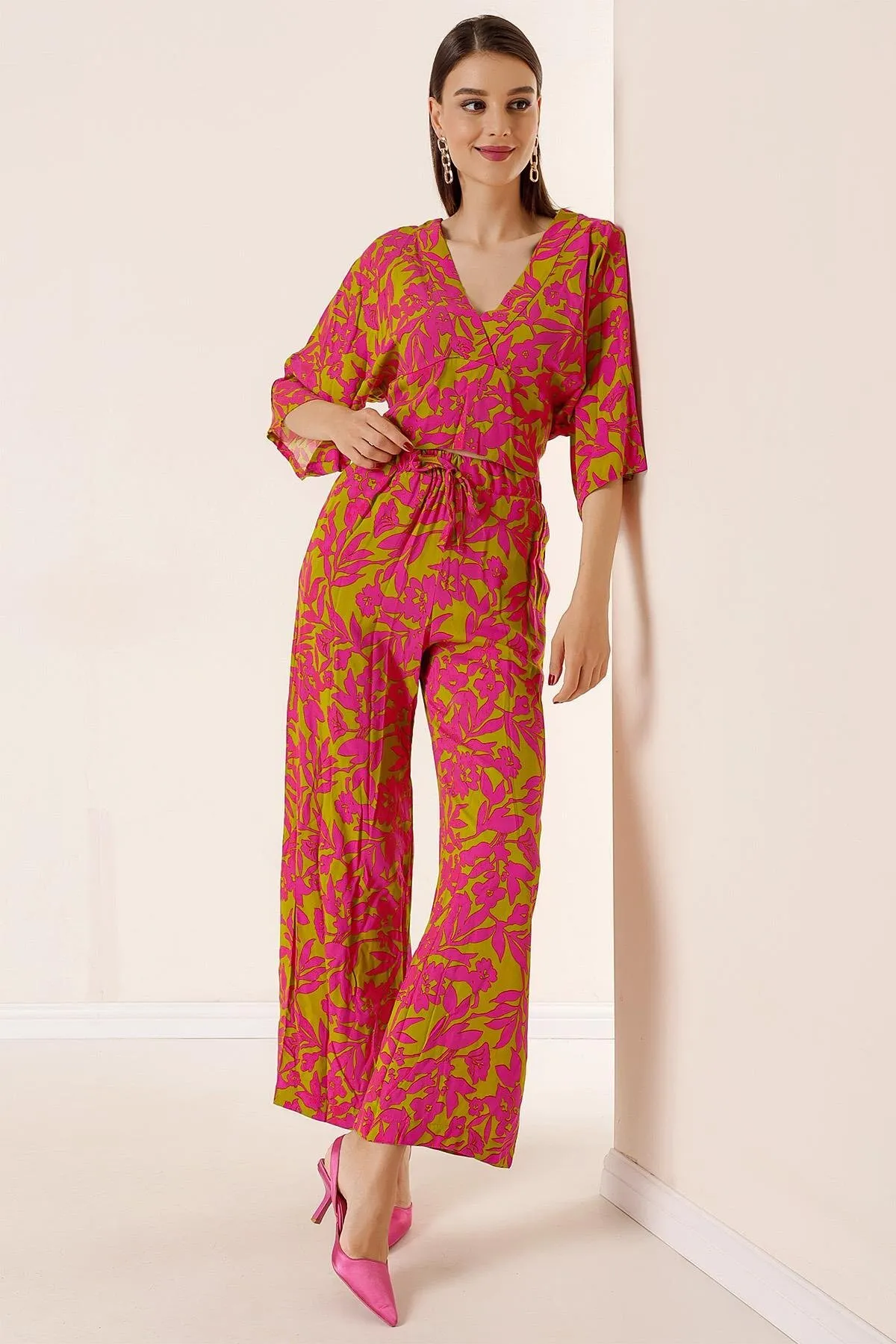 By Saygı  Vorne und hinten V-Ausschnitt, Fledermausärmel, Bluse, elastische Taille, Tasche, Palazzo-Hose, Blumenmuster, 2-teiliges Set