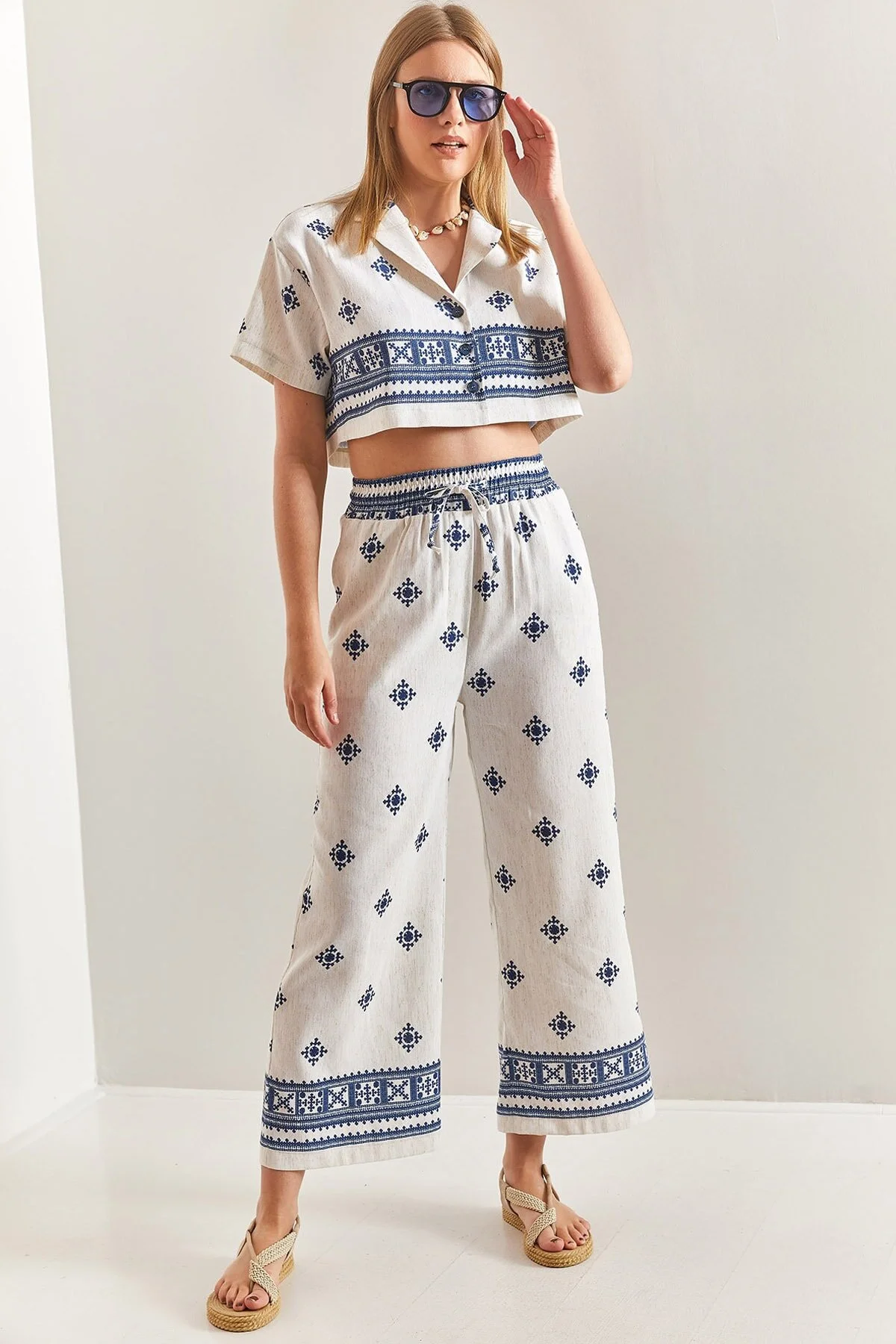 Bianco Lucci  Kurzärmliges Ethno-Crop-Hemd-Hose-Set für Damen
