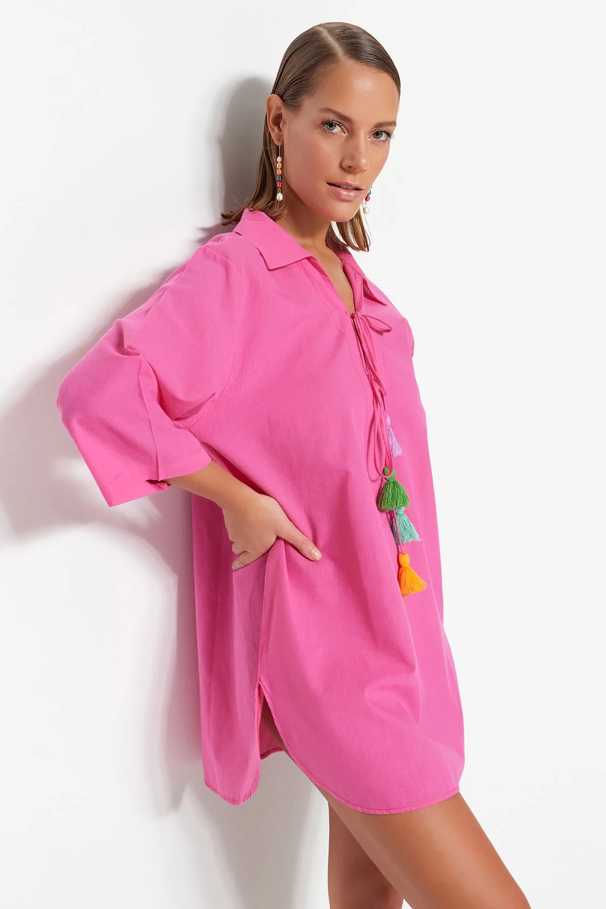Trendyol Collection  Fuchsia Mini-Strandkleid aus 100 % Baumwolle mit gewebten Quasten TBESS23EL00039