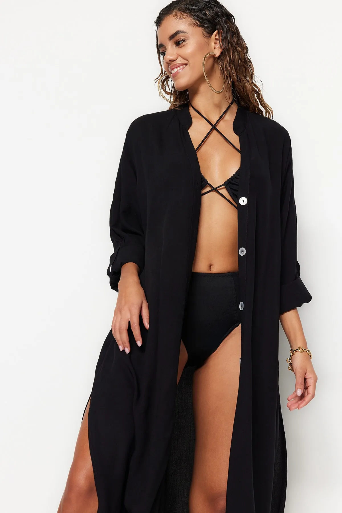 Trendyol Collection  Schwarzes Midi-Strandkleid mit gewebtem Schlitz TBESS21EL3318