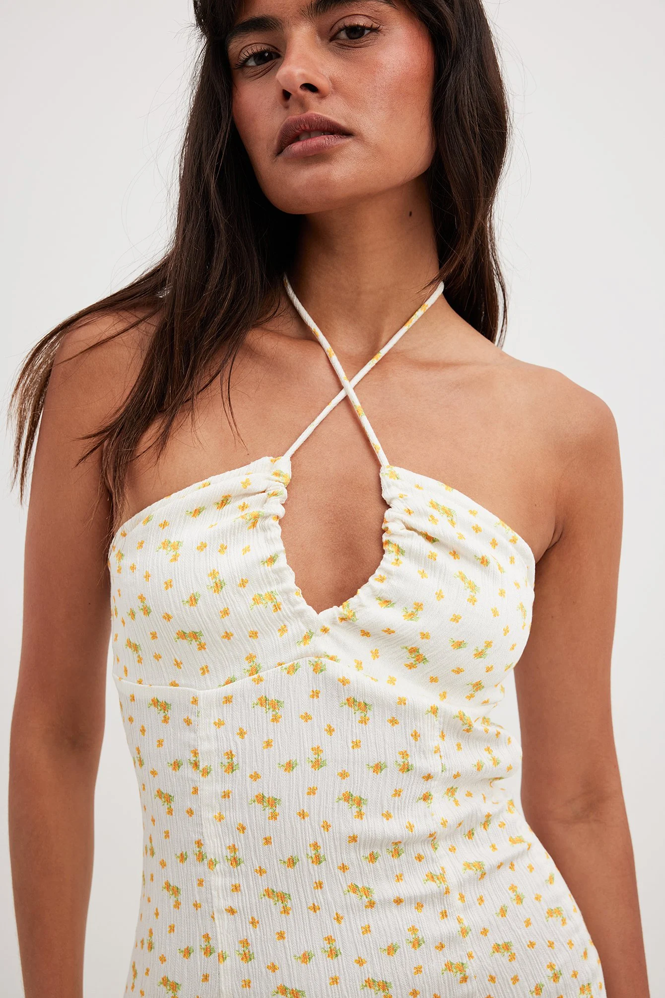 Hochgeschlitztes Maxikleid mit Bandeau-Trägern
