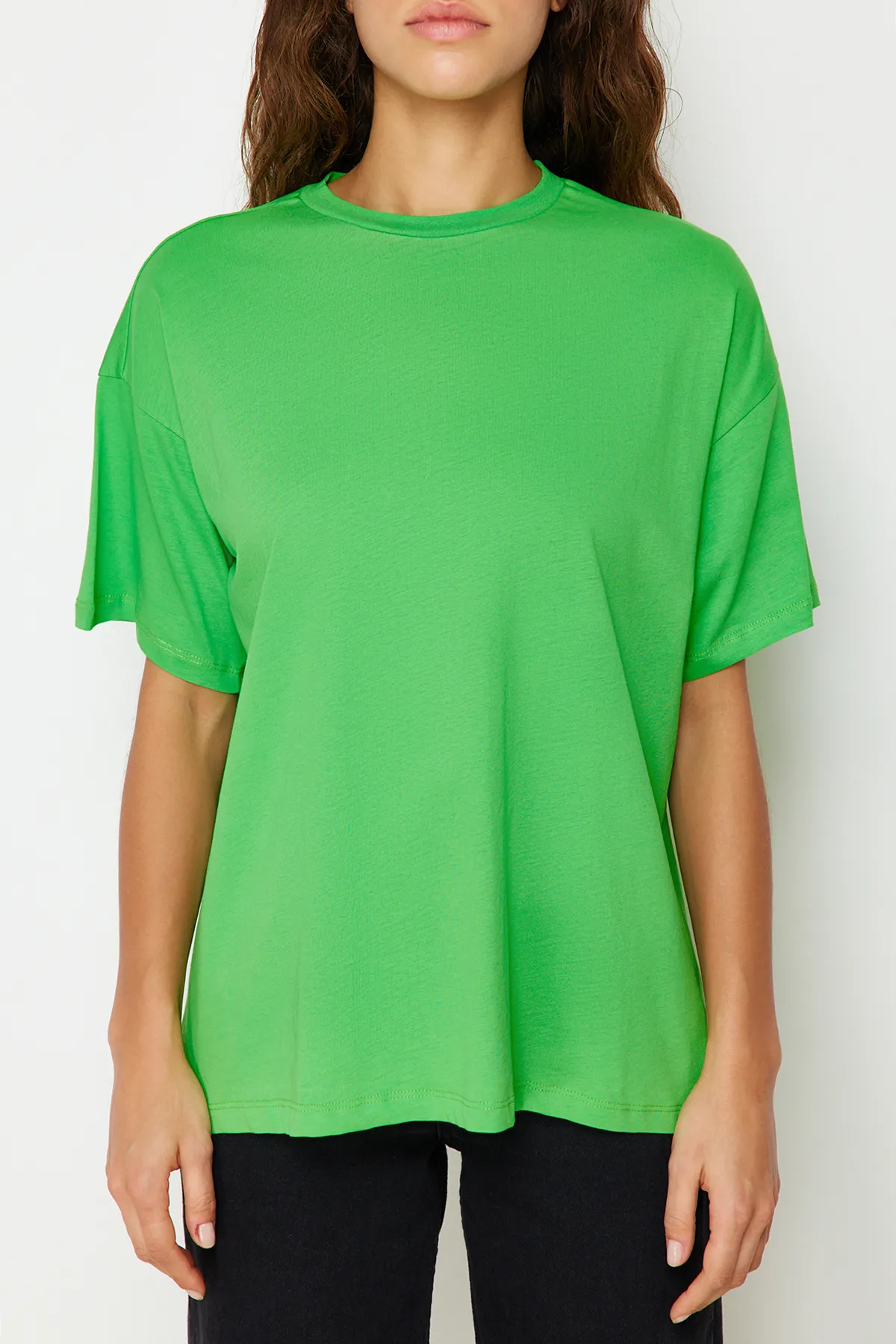 Trendyol Collection  Grünes, übergroßes/weites Strick-T-Shirt mit Rundhalsausschnitt aus 100 % Baumwolle TWOSS20TS0134
