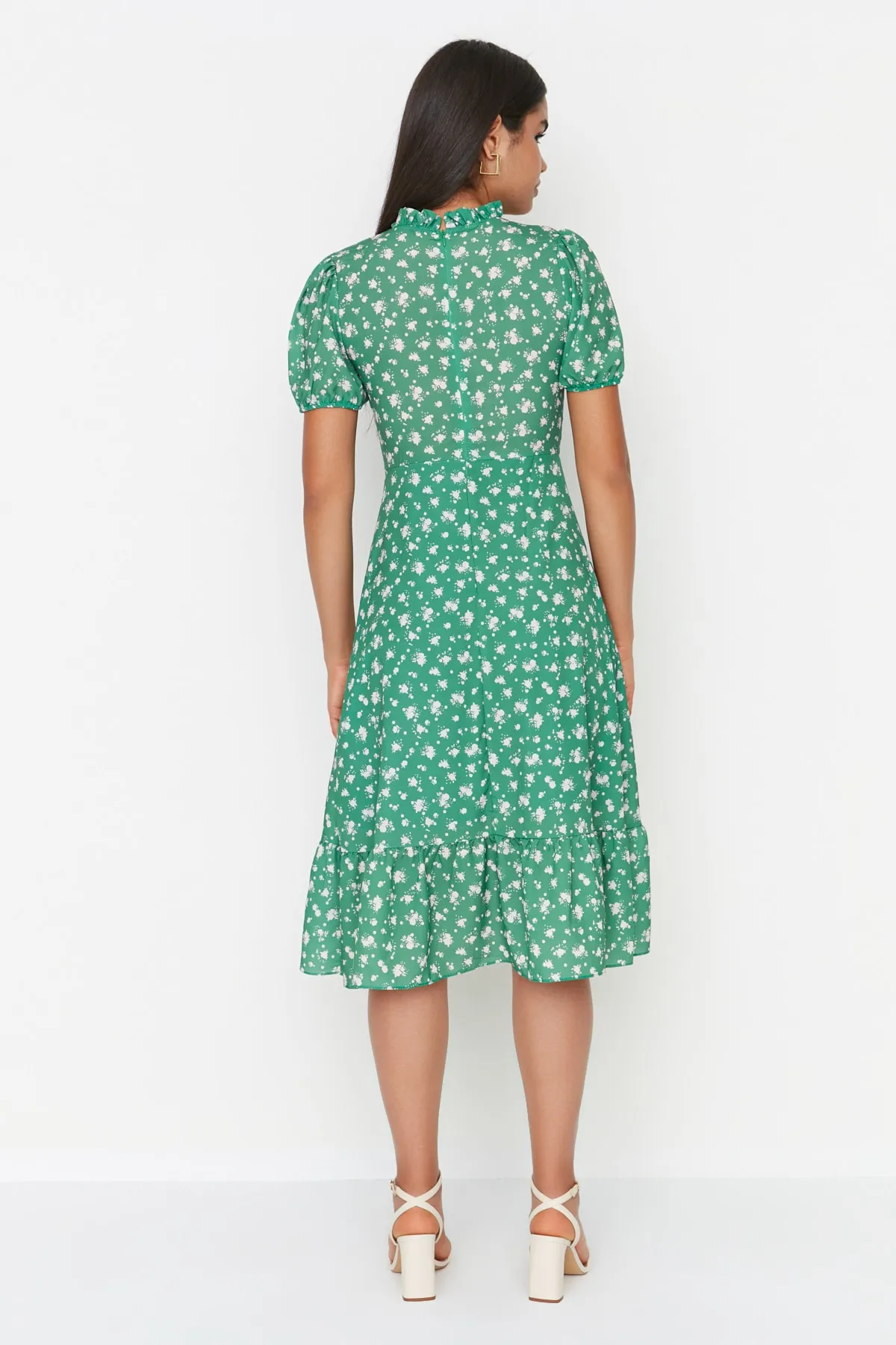 Trendyol Collection  Grünes A-Linien-Midikleid mit Blumenmuster TWOSS20EL0894