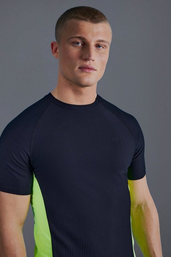 Man Active Muscle Fit Colorblock T-Shirt