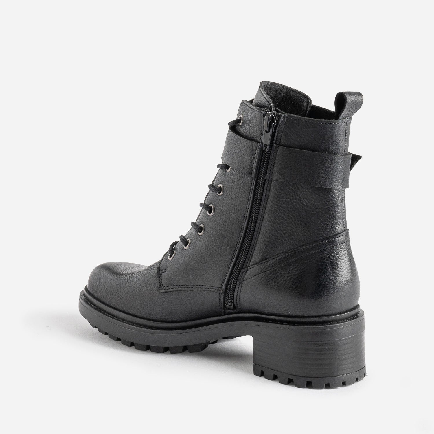 Bottine à lacet noire en cuir éco-conçu