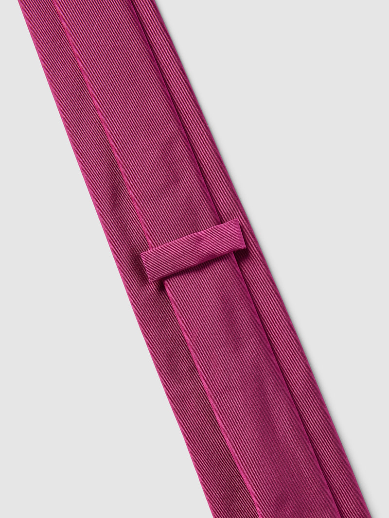 Krawatte mit Label-Patch in rot