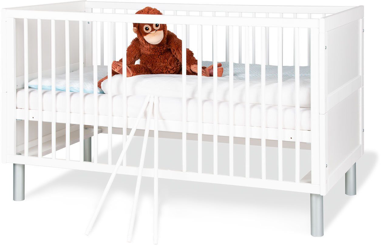 Pinolino® Babyzimmer-Komplettset Jarle breit groß, (Set, 3-St., Gitterbett, Wickelkommode, Kleiderschrank), zum Juniorzimmer umbaubar