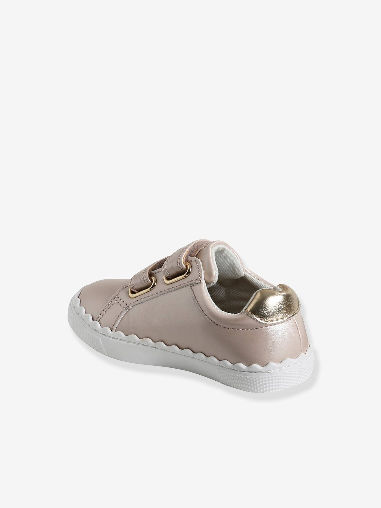 baskets scratchées brodées bébé rose pâle
