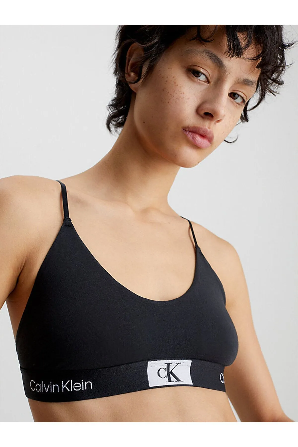 Calvin Klein  Schwarzer Damen-Sport-BH mit Markenlogo und elastischem Band, geeignet für den täglichen Gebrauch 000qf7216e-ub1