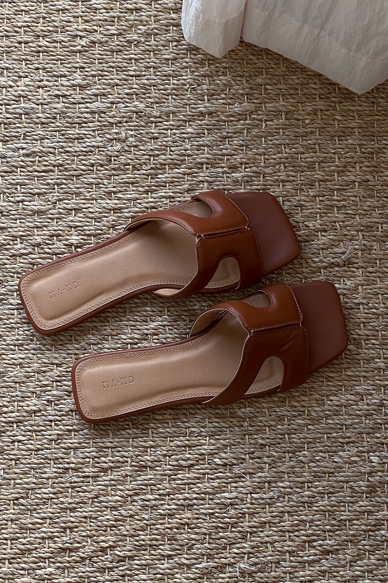 Flache Schuhe mit Cut-Out