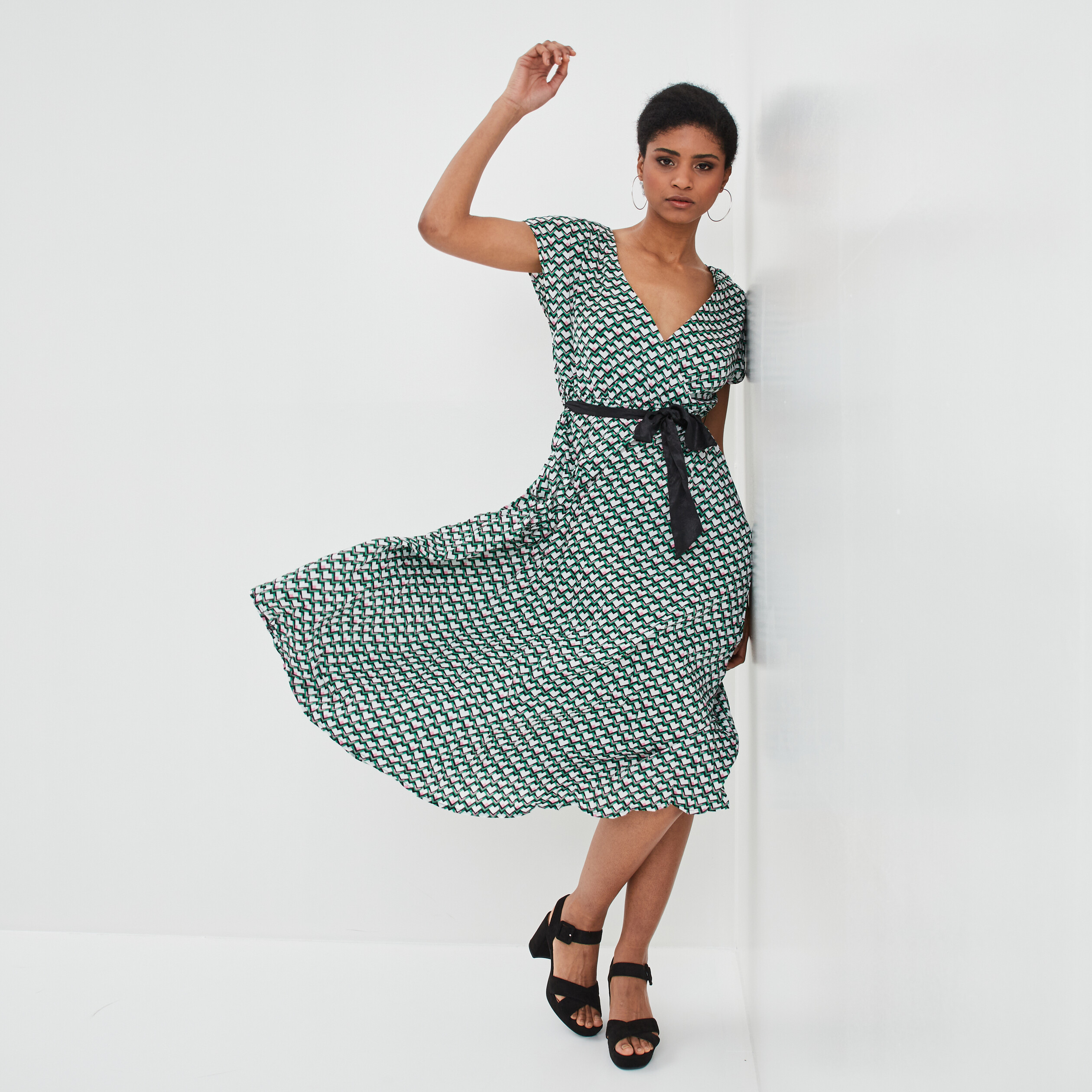 Robe longue évasée plissée et ceinturée vert femme | La Halle