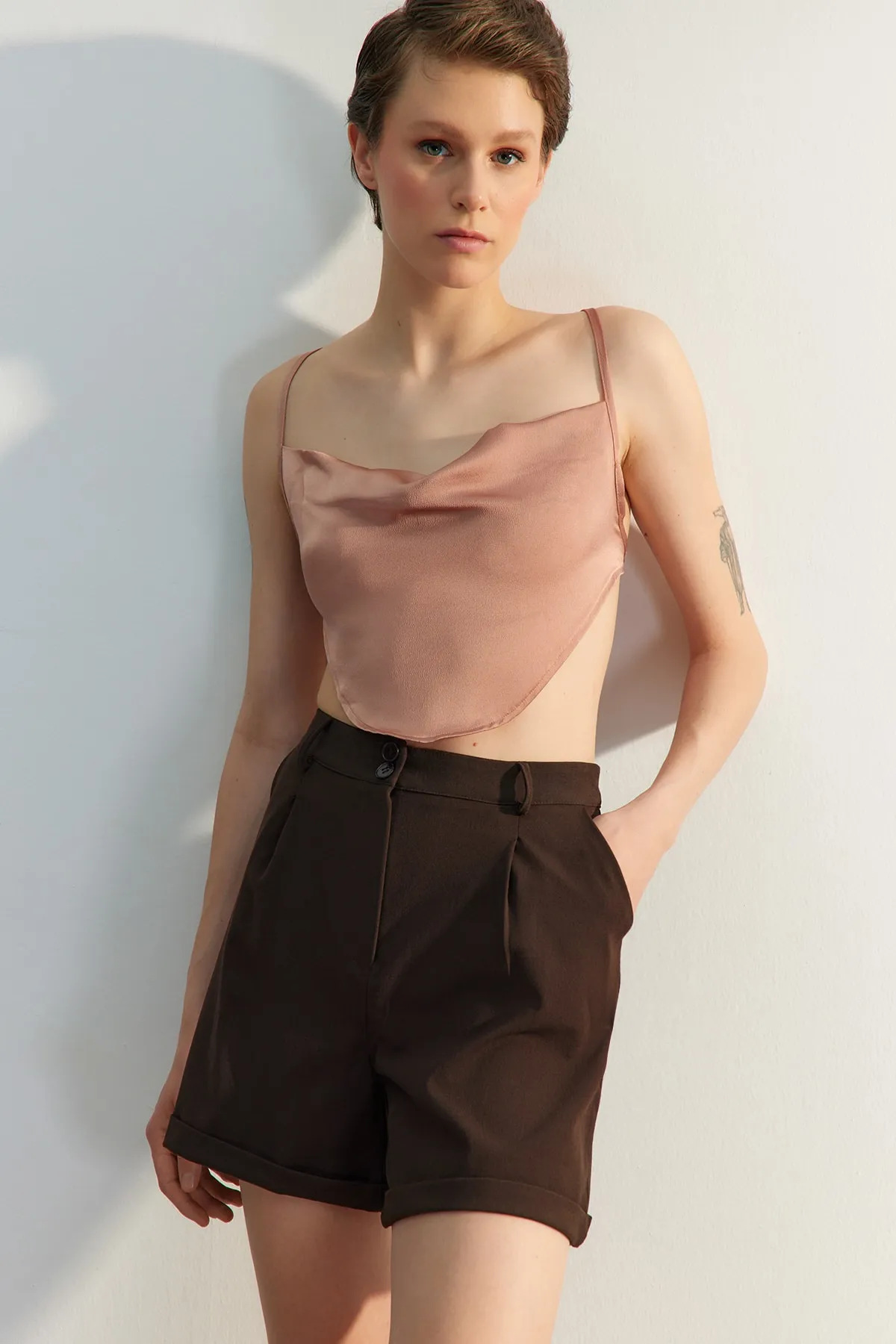 Trendyol Collection  Shorts - Braun - Hoher Bund