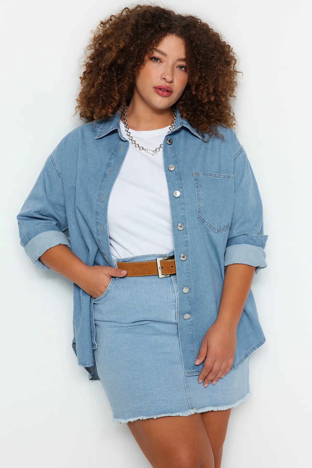 Trendyol Curve  Hellblaues Oversize-Jeanshemd TBBAW24AX00016