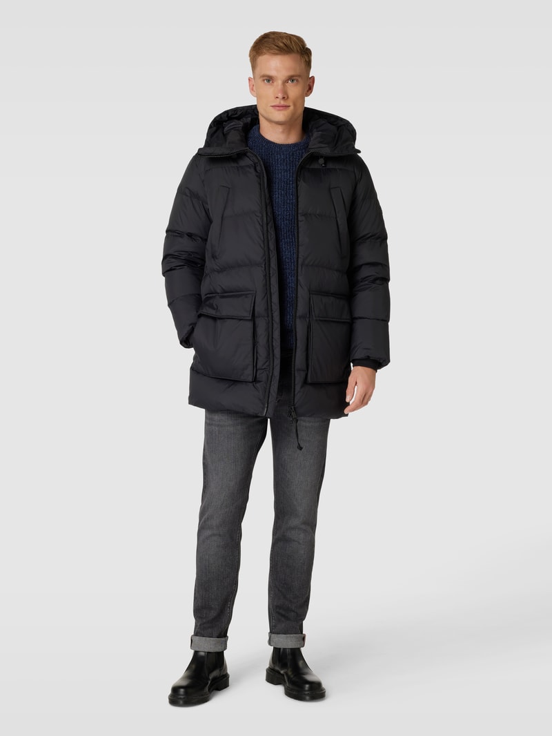 Daunenjacke mit Kapuze in schwarz