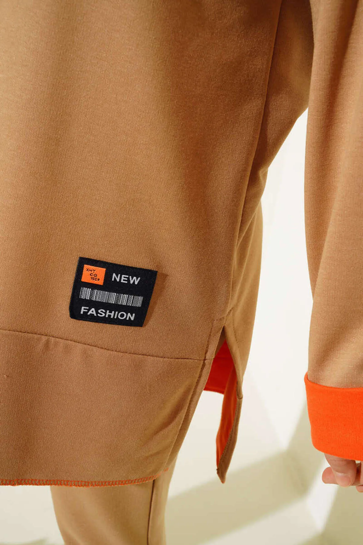 VOLT CLOTHİNG  Damen-Doppelanzug mit Barcode-Emblem