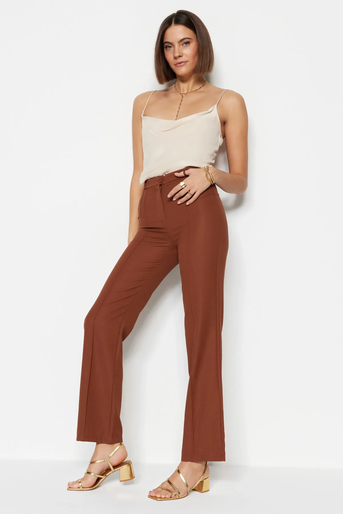 Trendyol Collection  Braune, gerade geschnittene, gerippte, genähte Webhose mit hoher Taille TWOSS21PL0093