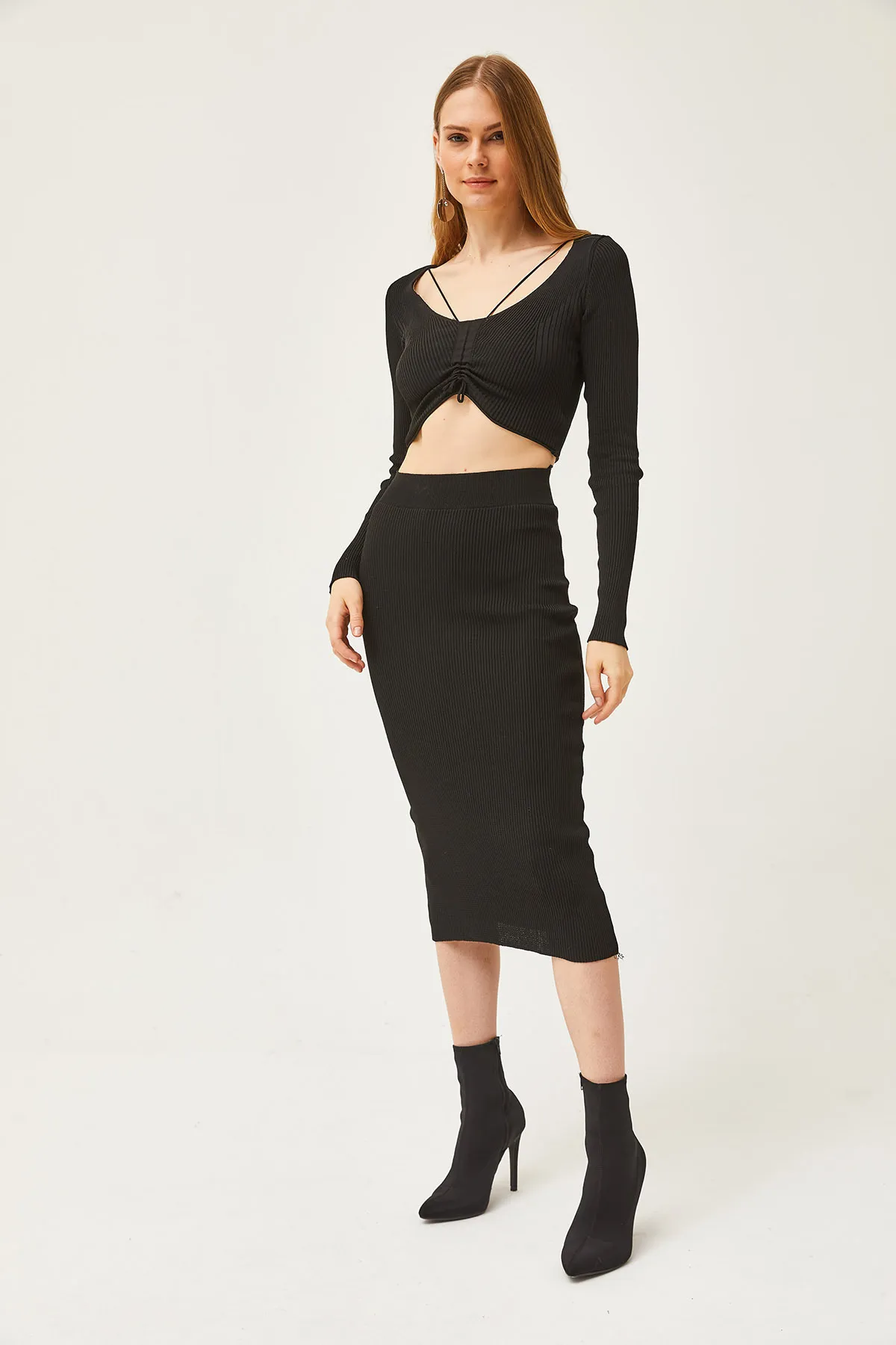 Olalook  Schwarzes Strickwaren-Set mit Bluse und Rock mit Kragen für Damen TKM-19000256