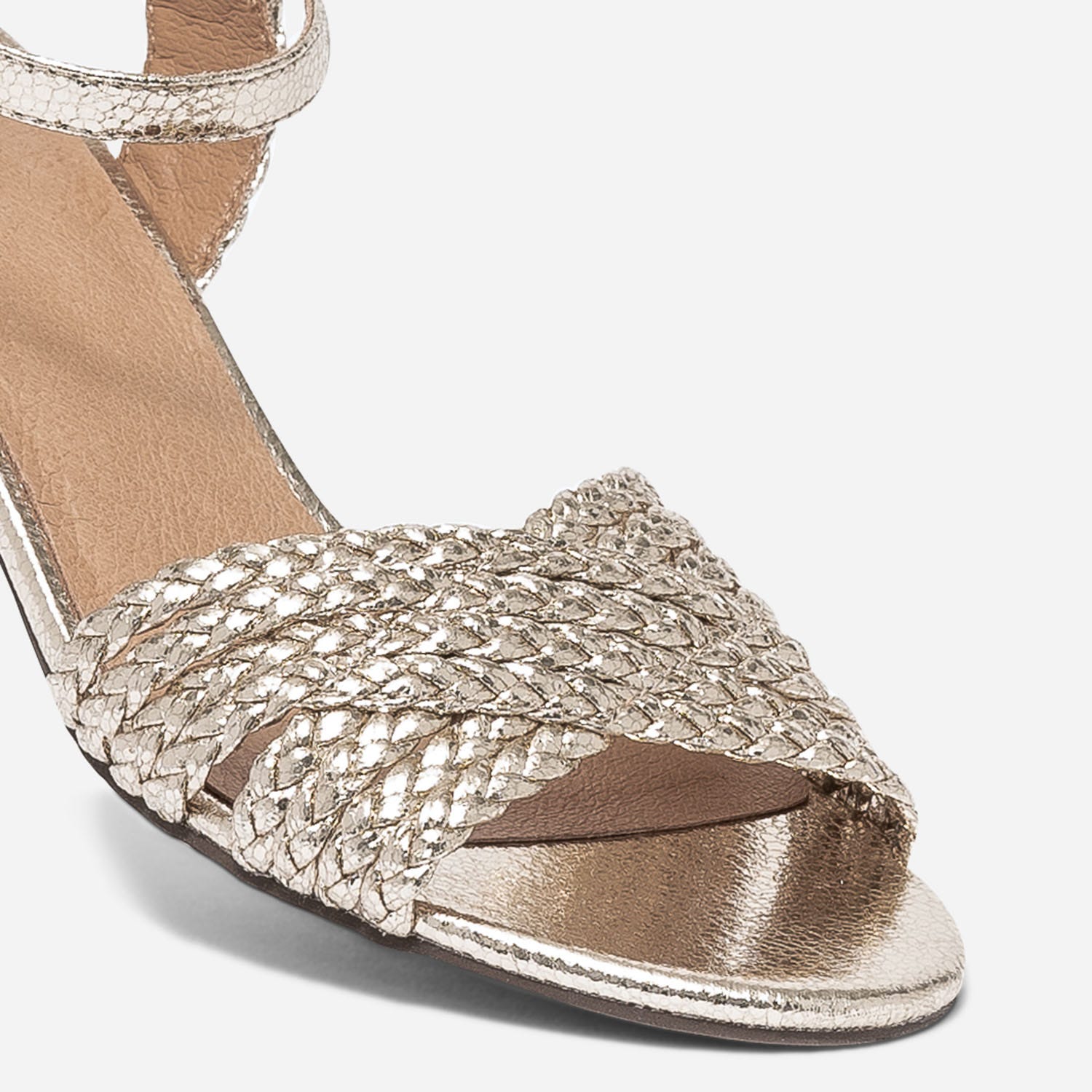Sandale dorée éco-conçue à brides tressées
