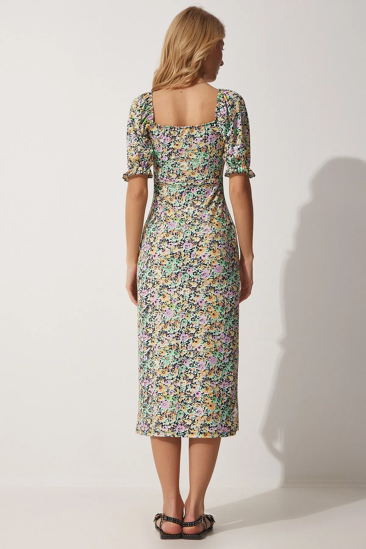 Happiness İstanbul  Damen-Sommerkleid aus Viskose mit elastischem Carmenkragen in Gelb und Schwarz MC00172