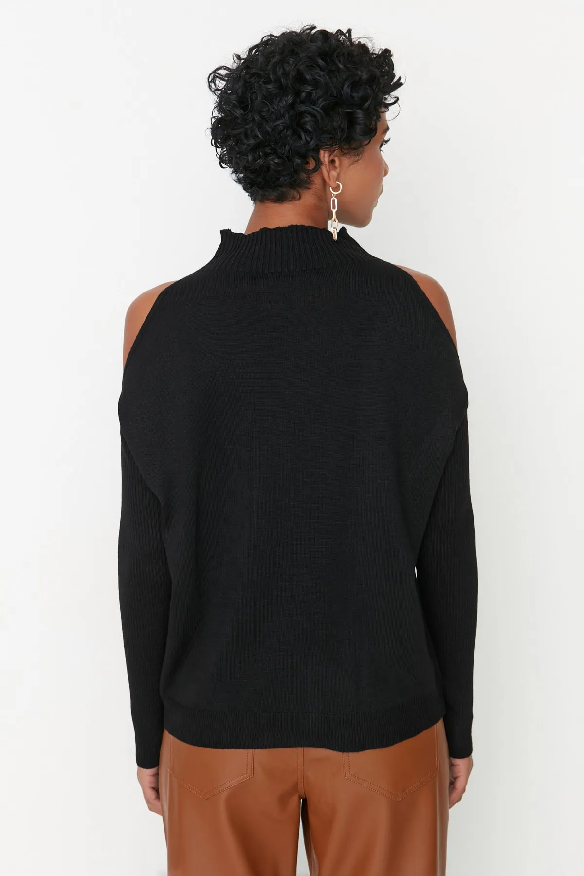 Trendyol Collection  Schwarzer Strickpullover mit Fenster/Cut-Out TWOAW20FV0064