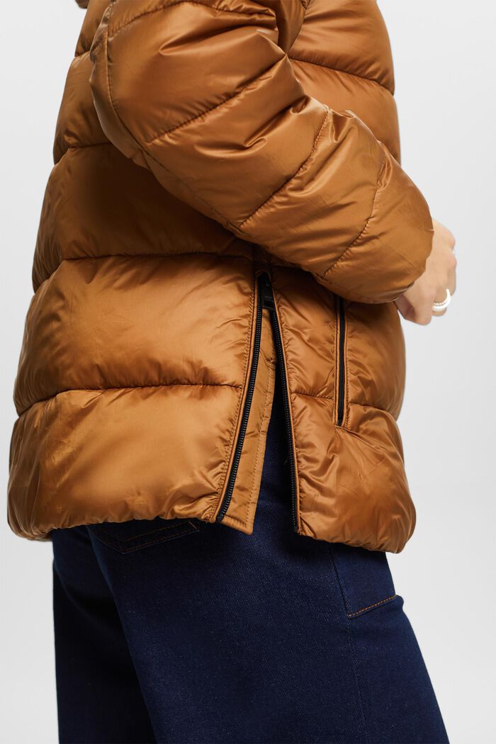 Recycelt: Pufferjacke mit Kapuze