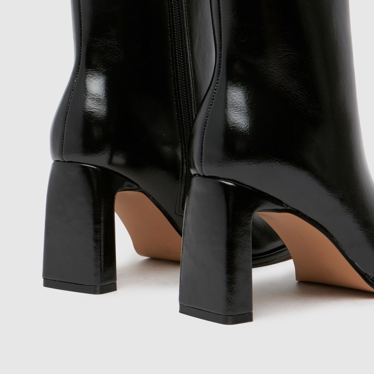 Schuh Becca – Svarta stövlar med fyrkantig tå och klack