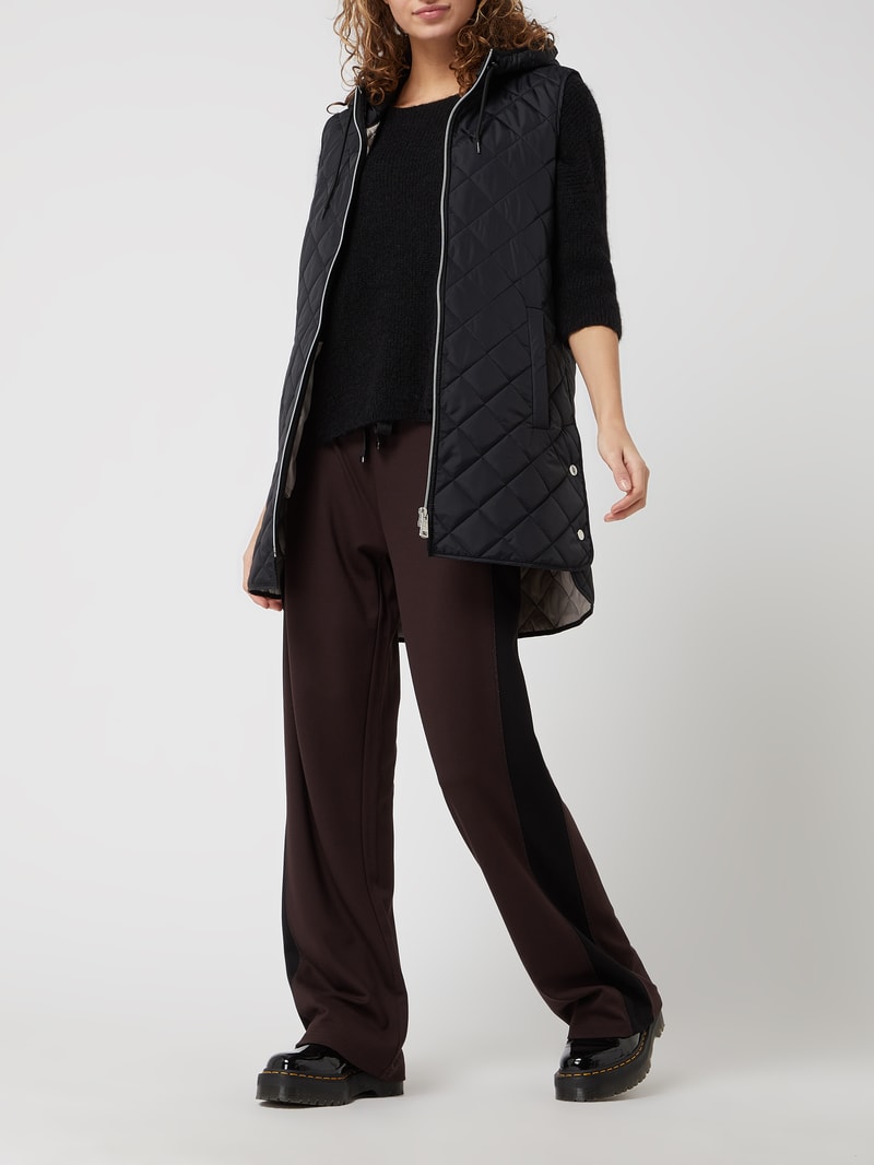 Steppjacke mit Label-Patch in schwarz