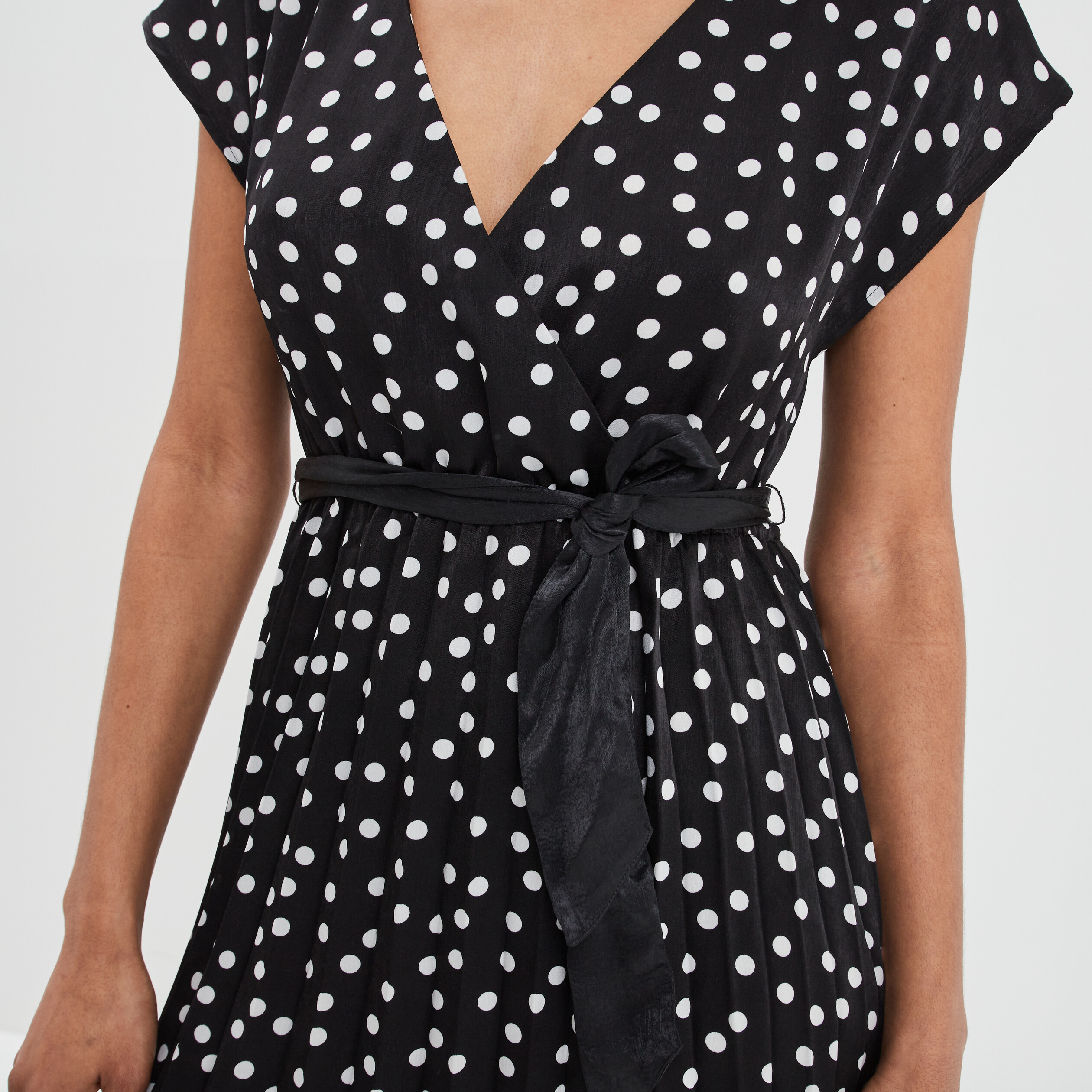 Robe longue évasée plissée et ceinturée noir femme | La Halle