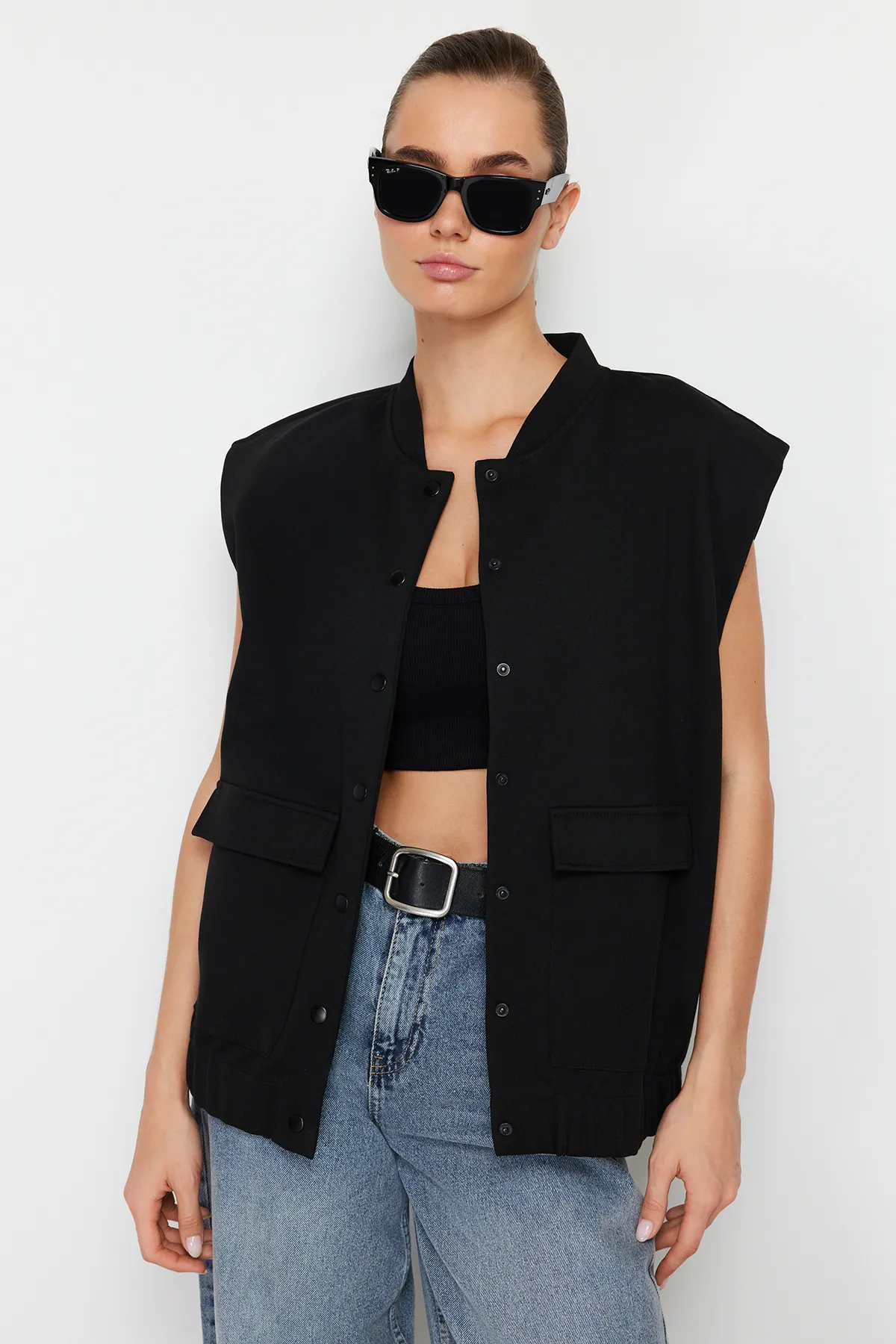 Trendyol Collection  Schwarze Strickbluse mit Druckknopfverschluss TWOSS24BZ00316