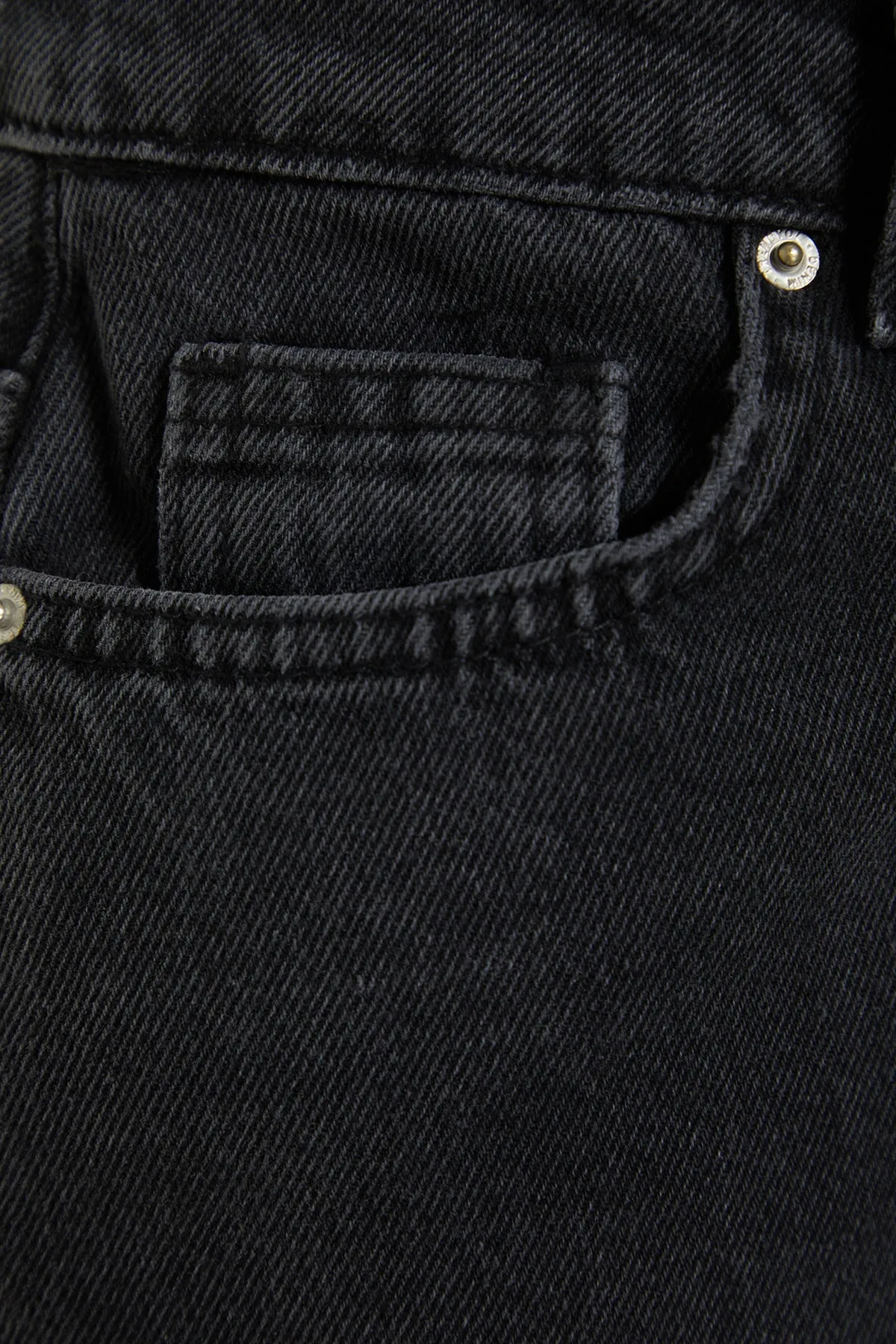 Trendyol Collection  Anthrazitfarbener Maxi-Jeansrock mit Schlitz und hoher Taille TWOSS23ET00109
