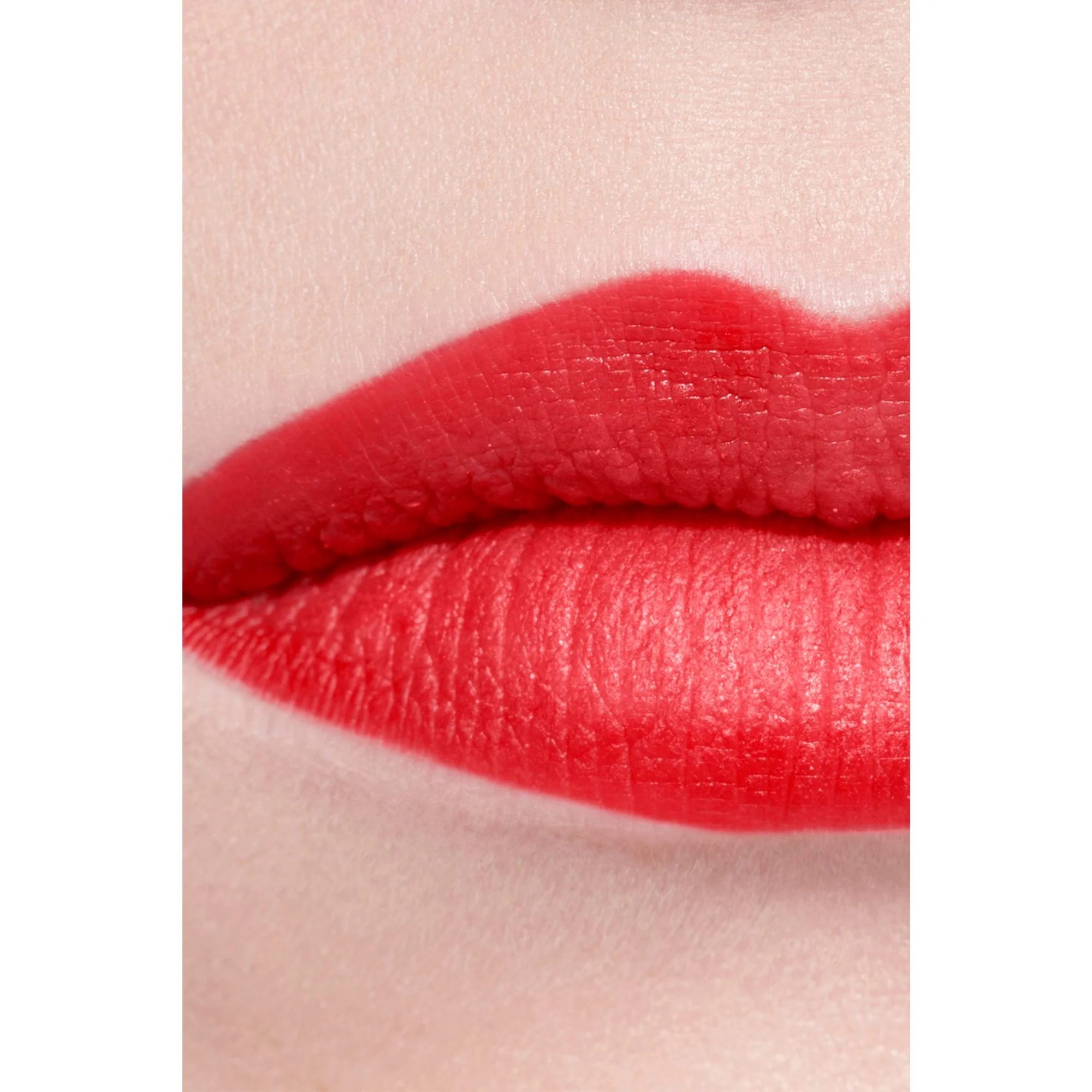 ROUGE ALLURE VELVET - EL LABIAL LUMINOSO Y TERCIOPELOSO