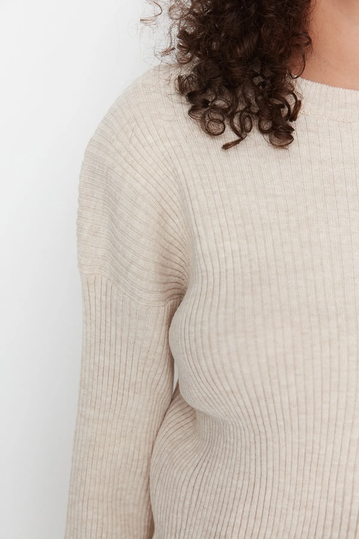 Trendyol Collection  Beiges Strickoberteil und -unterteil-Set mit Rundhalsausschnitt TWOAW23AU00086