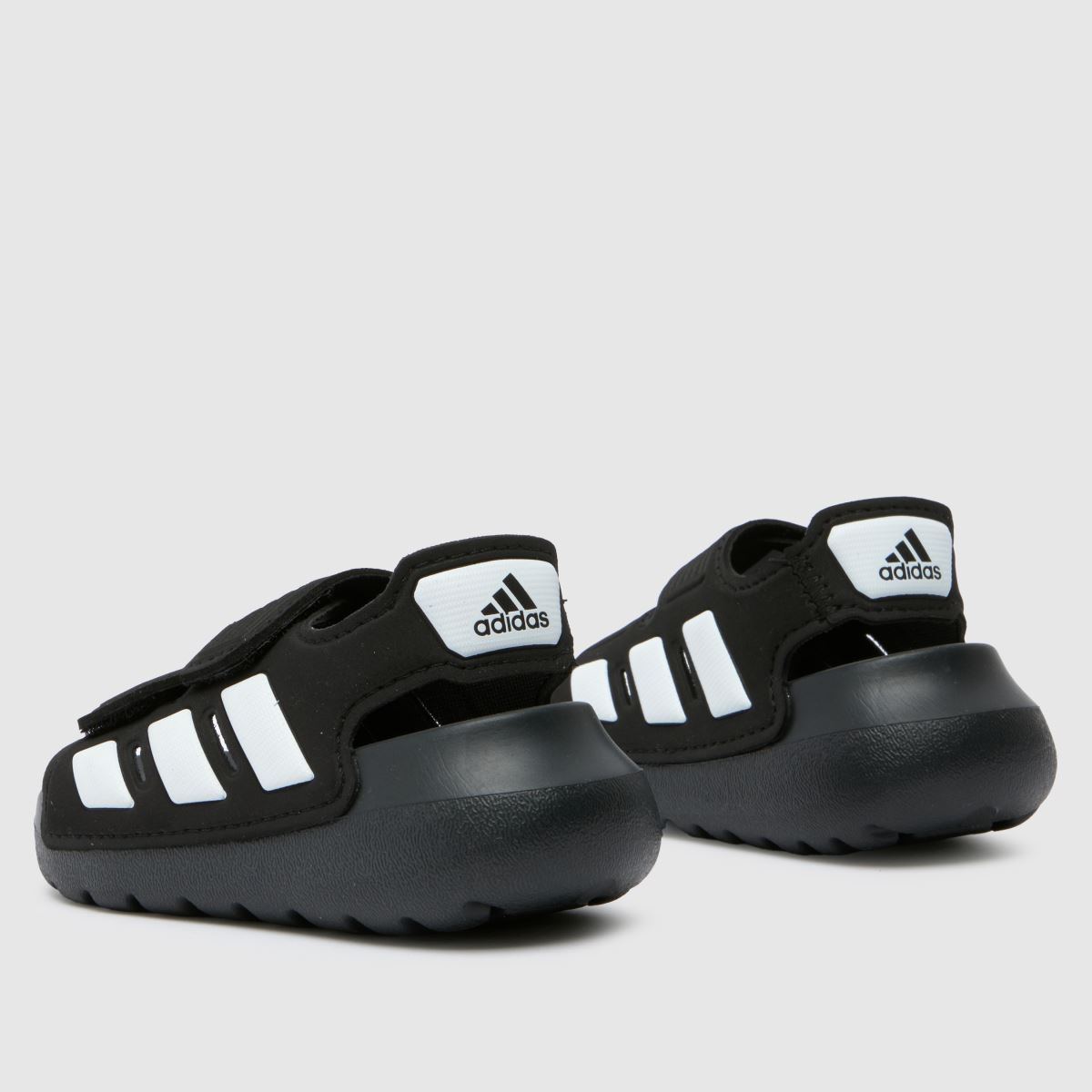 adidas svarta och vita Altaswim 2.0 sandaler för småbarn