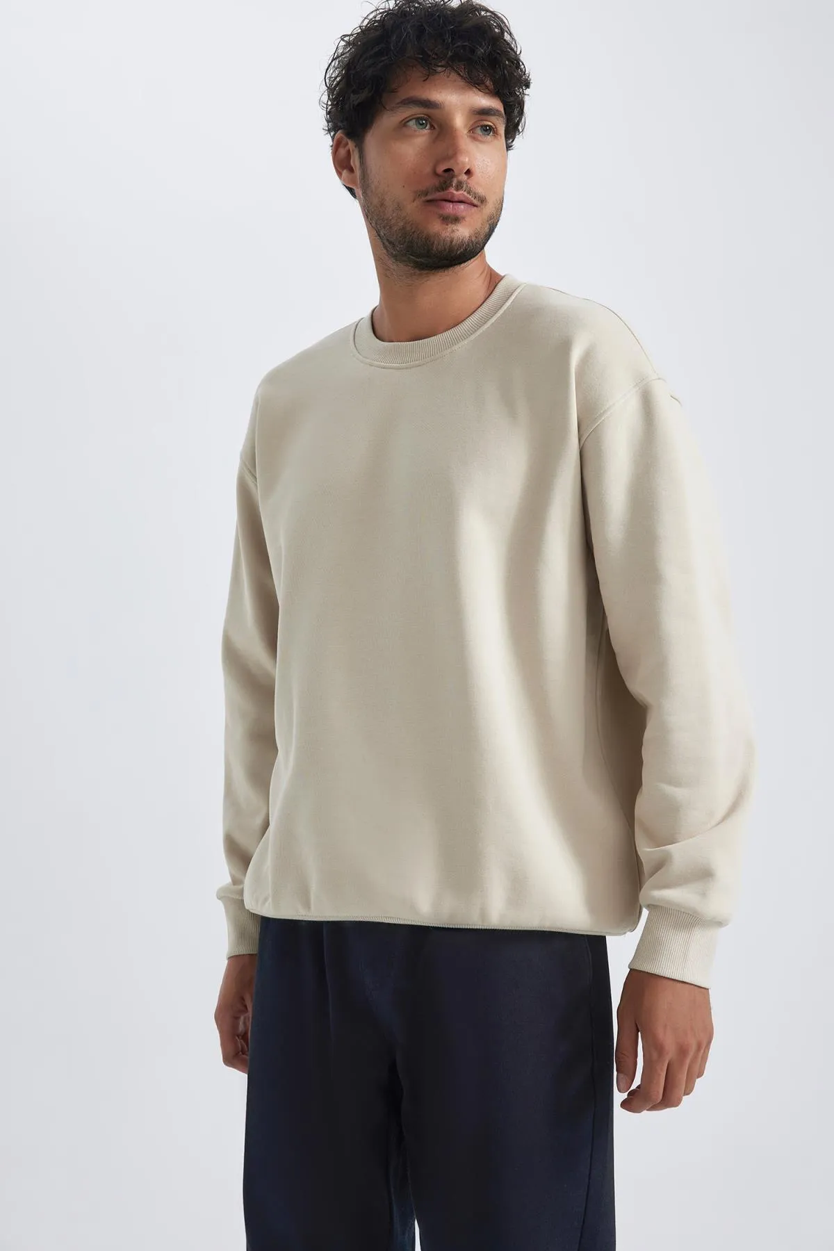 DeFacto  Basic-Sweatshirt mit Rundhalsausschnitt in Oversize-Passform