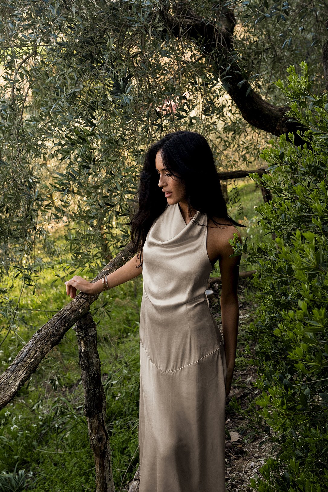 Neckholder-Maxikleid aus Satin