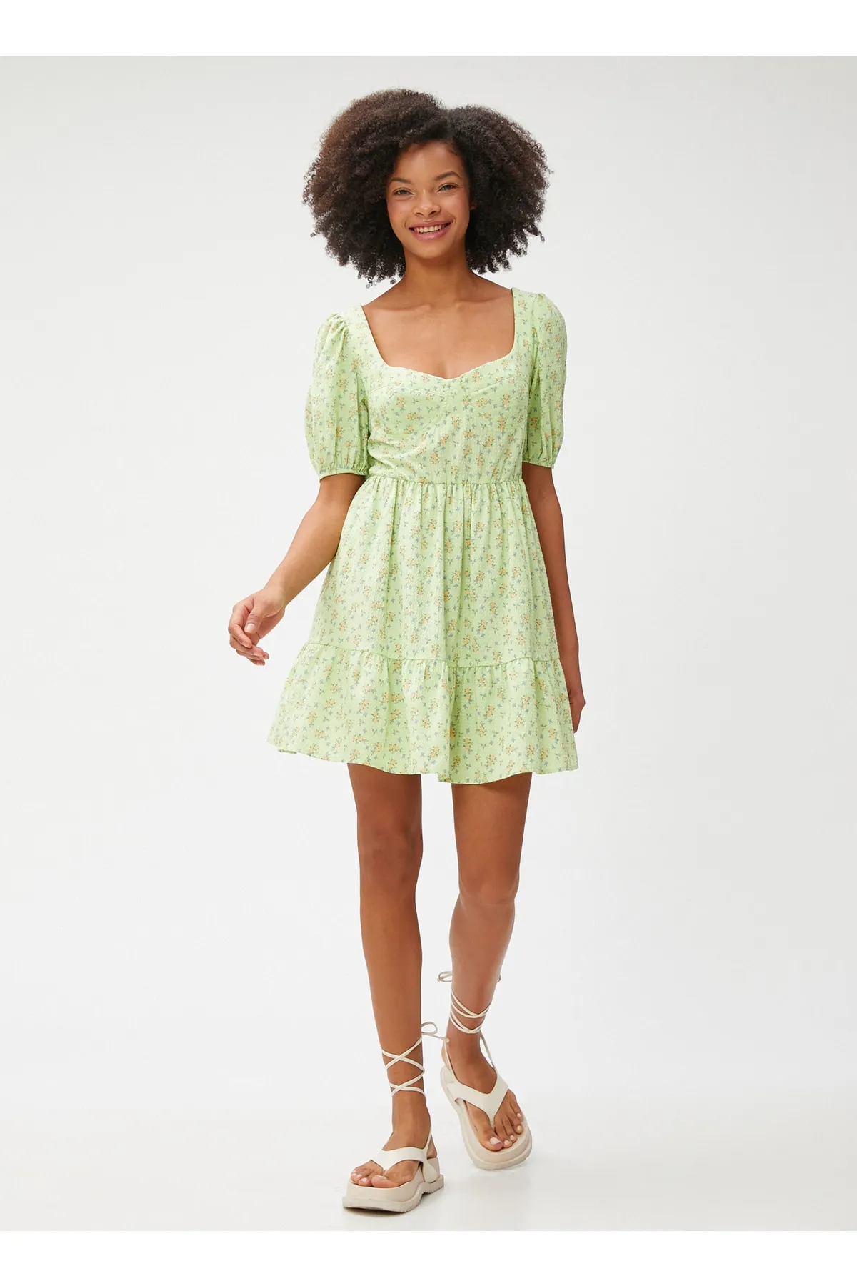 Koton  Herzkragen gemustertes grünes kurzes Damenkleid 3sal80017ıw
