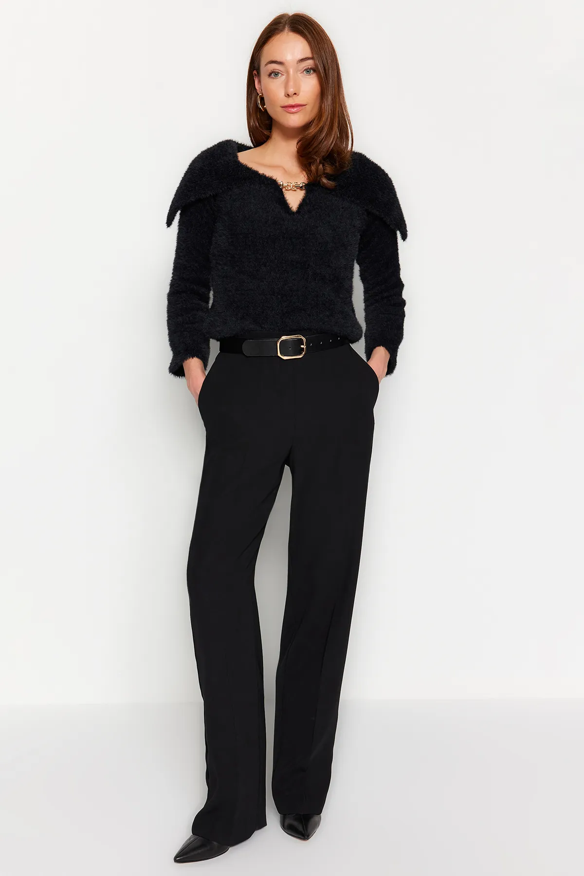 Trendyol Collection  Schwarzer Pelz-Strickpullover TWOAW24KZ00741