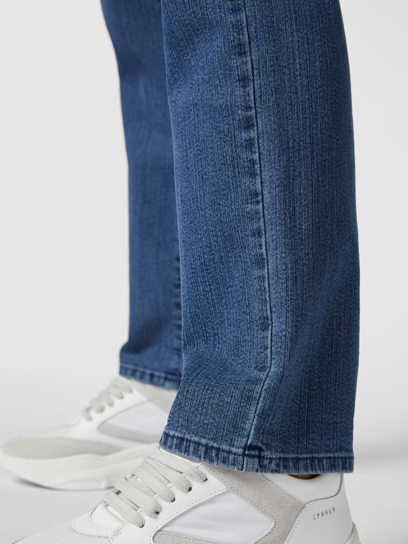 Jeans mit Stretch-Anteil in blau