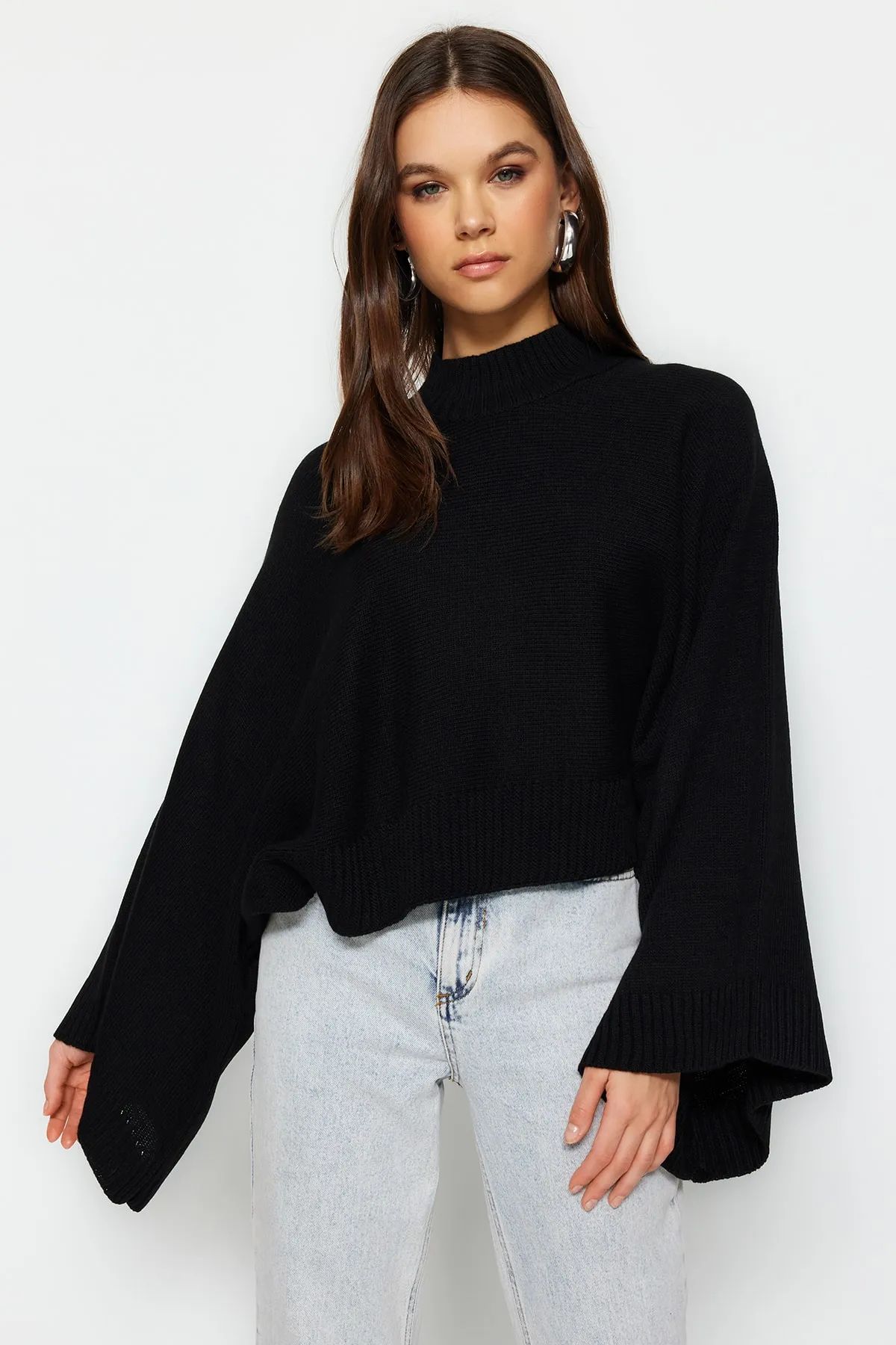Trendyol Collection  Schwarzer Strickpullover mit Fledermausärmeln TWOAW23KZ01838