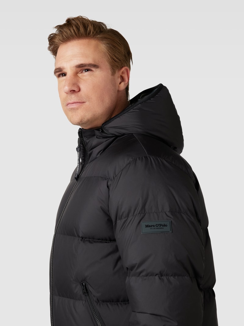Daunenjacke in Stepp-Optik mit Label-Detail in schwarz