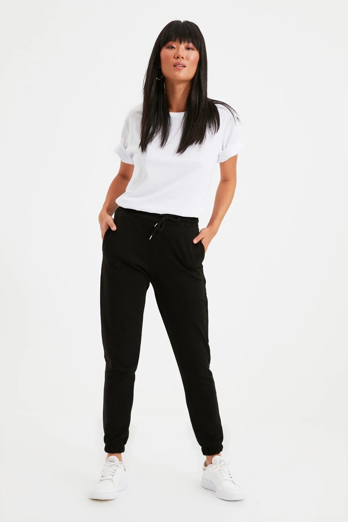 Trendyol Collection  Schwarze Basic Jogger Dünne Strick-Jogginghose TWOAW21EA0194