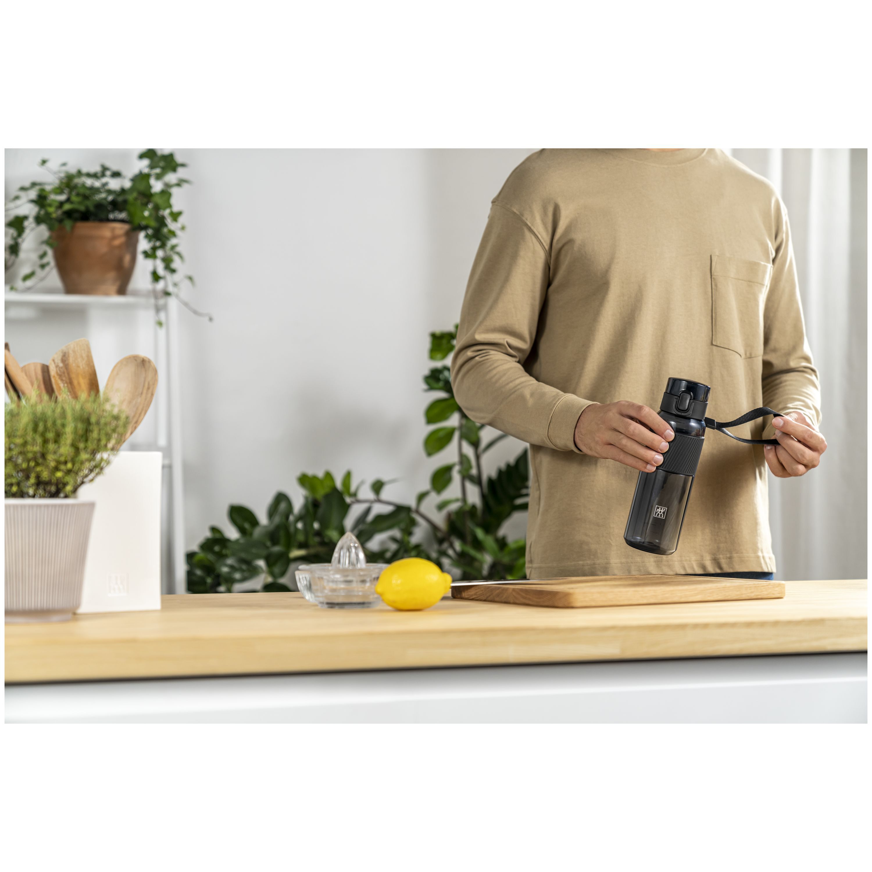 Trinkflasche, 680 ml, Tritan, Schwarz