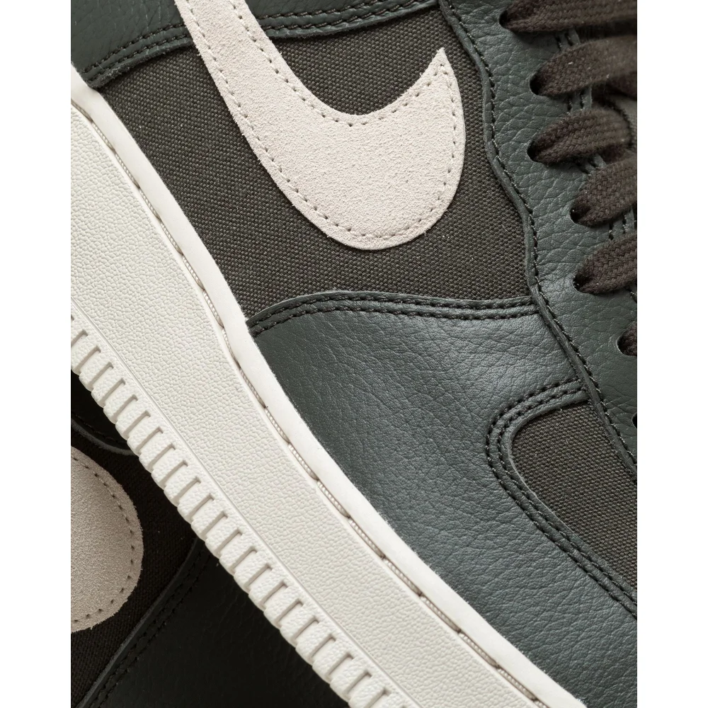 Nike Air Force 1 07 LX DV7186-301 / grün
