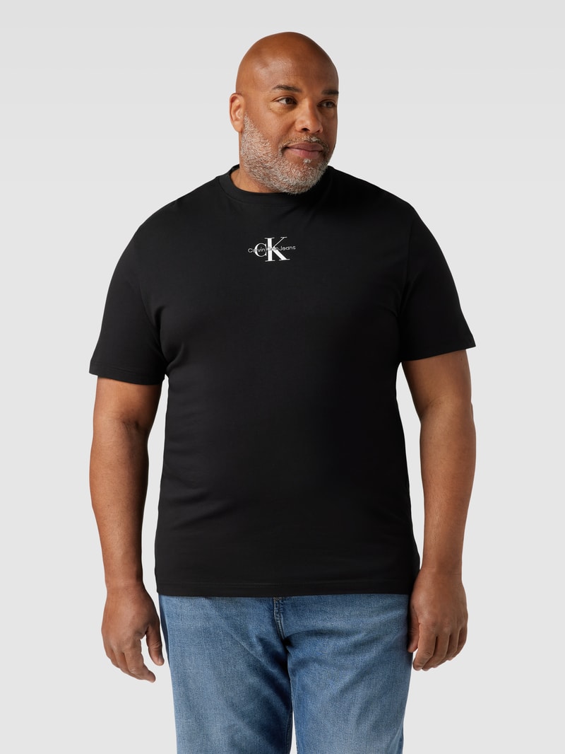 PLUS SIZE Regular Fit T-Shirt mit Label-Print in schwarz