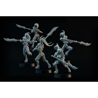Female Dungeon Guard (28 mm) (5)
