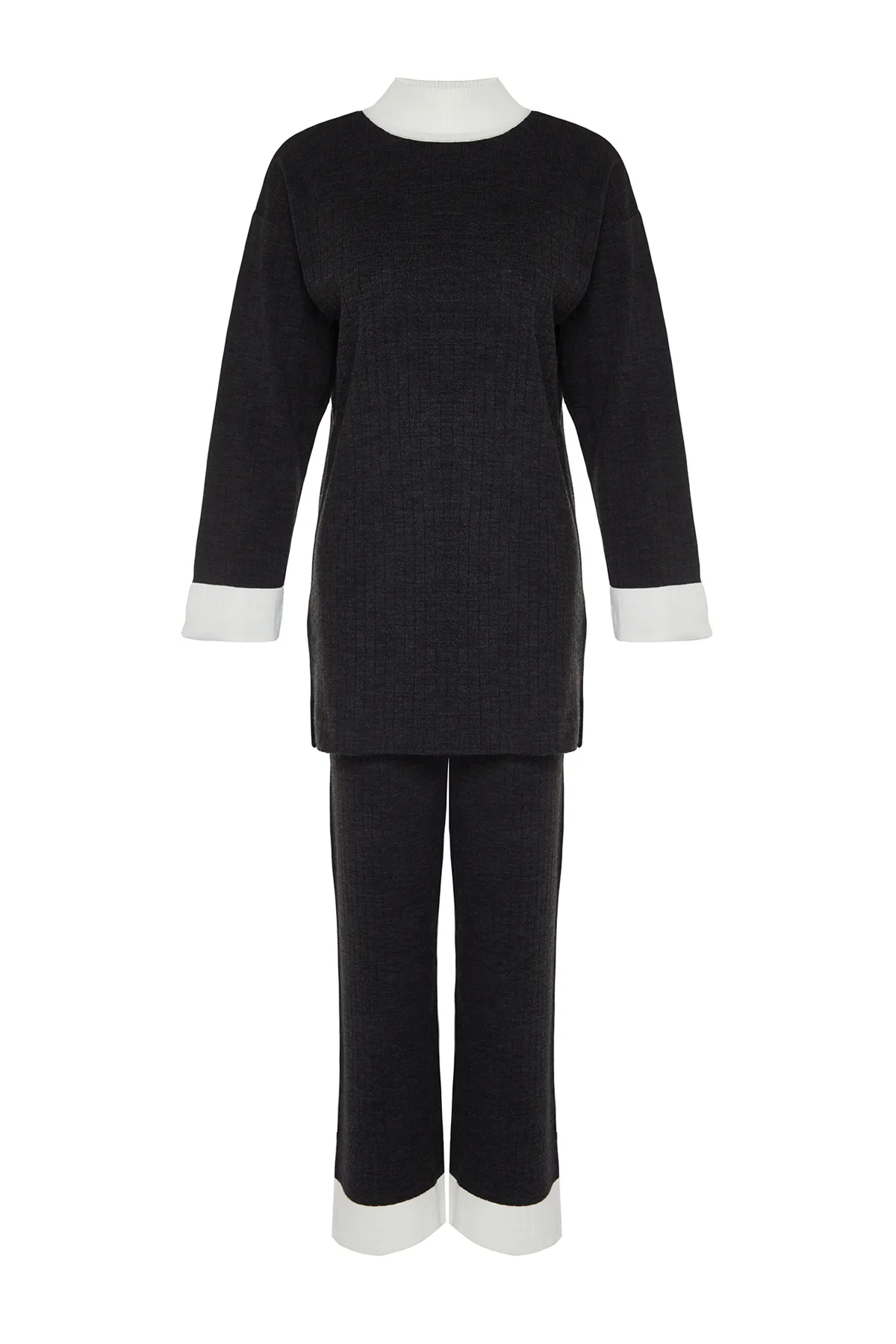 Trendyol Modest  Anthrazitfarbenes Strickset mit Stehkragen und Farbblock-Muster, gerippter Pullover und Hose TCTAW22US0080